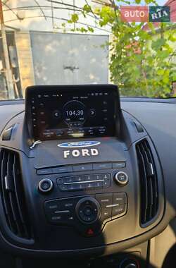Внедорожник / Кроссовер Ford Escape 2017 в 