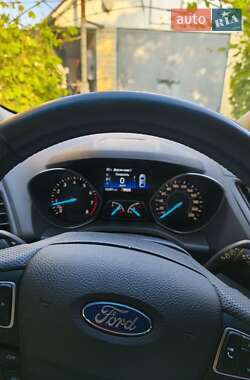 Внедорожник / Кроссовер Ford Escape 2017 в 