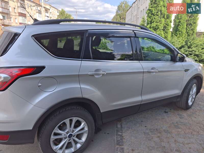 Внедорожник / Кроссовер Ford Escape 2018 в Изяславе