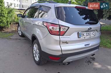 Внедорожник / Кроссовер Ford Escape 2018 в 