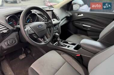 Внедорожник / Кроссовер Ford Escape 2017 в 