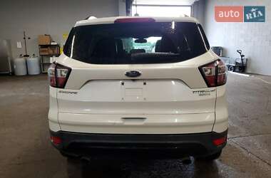 Внедорожник / Кроссовер Ford Escape 2017 в 