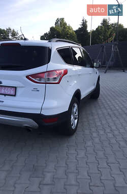 Внедорожник / Кроссовер Ford Escape 2016 в 