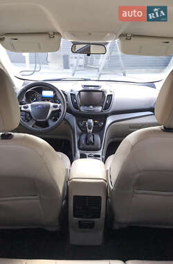 Внедорожник / Кроссовер Ford Escape 2016 в 