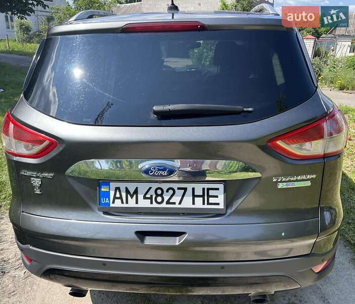 Внедорожник / Кроссовер Ford Escape 2015 в Мирополе