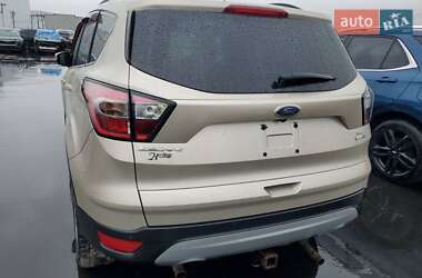 Позашляховик / Кросовер Ford Escape 2017 в 