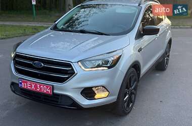 Внедорожник / Кроссовер Ford Escape 2017 в Ровно