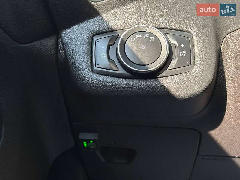 Внедорожник / Кроссовер Ford Escape 2015 в Виннице
