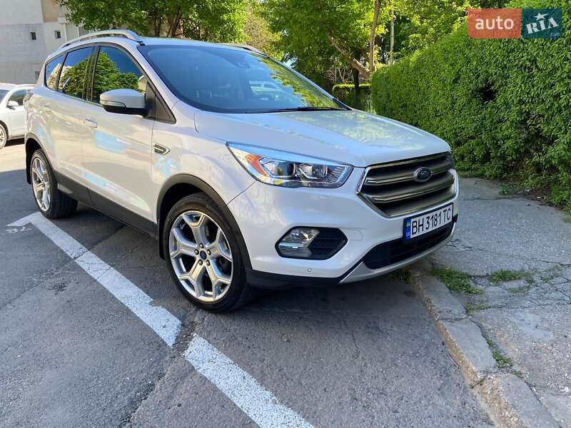 Внедорожник / Кроссовер Ford Escape 2016 в 