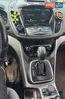 Внедорожник / Кроссовер Ford Escape 2013 в 