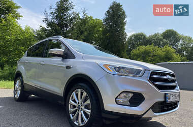 Внедорожник / Кроссовер Ford Escape 2016 в 