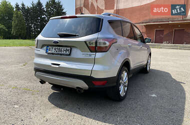 Внедорожник / Кроссовер Ford Escape 2016 в 
