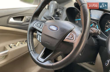 Внедорожник / Кроссовер Ford Escape 2016 в 