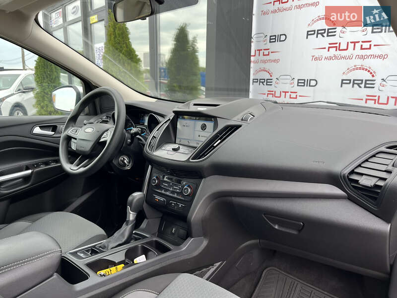 Внедорожник / Кроссовер Ford Escape 2017 в Львове