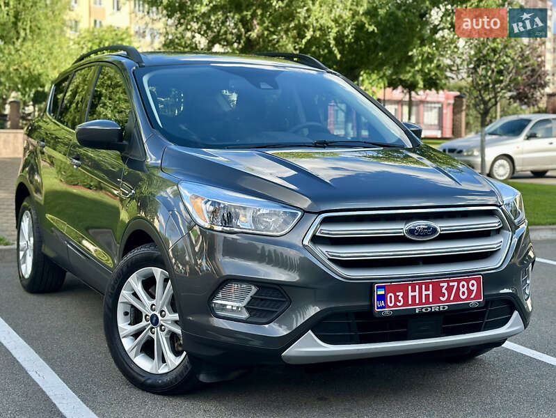 Внедорожник / Кроссовер Ford Escape 2018 в 