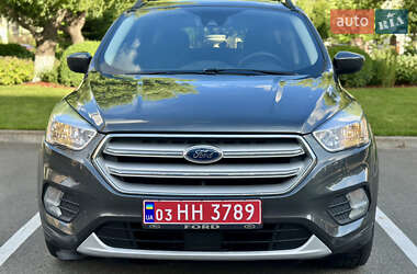 Внедорожник / Кроссовер Ford Escape 2018 в 
