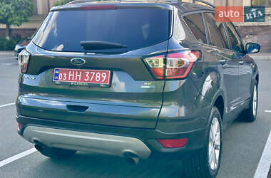 Внедорожник / Кроссовер Ford Escape 2018 в 