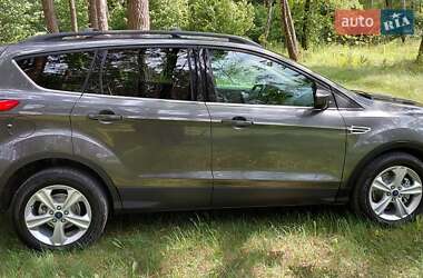Внедорожник / Кроссовер Ford Escape 2015 в 