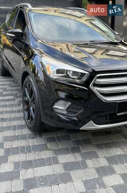 Внедорожник / Кроссовер Ford Escape 2017 в Запорожье