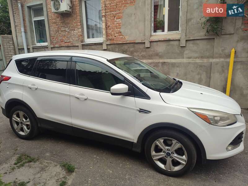 Внедорожник / Кроссовер Ford Escape 2014 в 