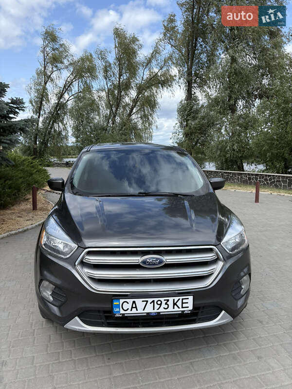 Внедорожник / Кроссовер Ford Escape 2016 в Шполе