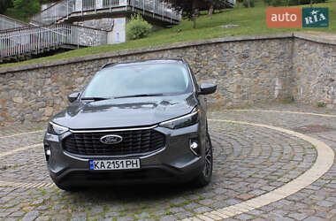 Позашляховик / Кросовер Ford Escape 2023 в 