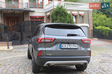 Позашляховик / Кросовер Ford Escape 2023 в 