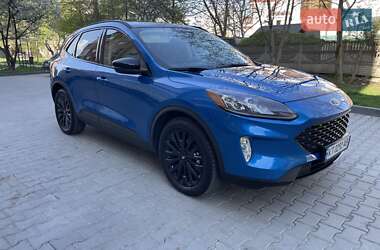 Внедорожник / Кроссовер Ford Escape 2020 в 