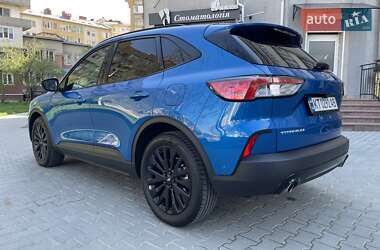 Внедорожник / Кроссовер Ford Escape 2020 в 
