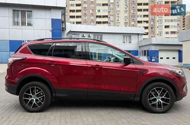 Внедорожник / Кроссовер Ford Escape 2017 в 