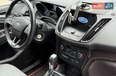 Внедорожник / Кроссовер Ford Escape 2017 в 