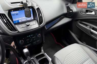 Внедорожник / Кроссовер Ford Escape 2017 в 