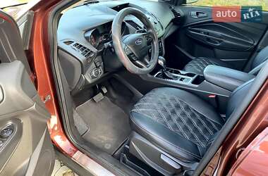 Внедорожник / Кроссовер Ford Escape 2018 в 