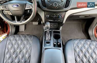 Внедорожник / Кроссовер Ford Escape 2018 в 