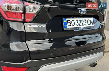 Внедорожник / Кроссовер Ford Escape 2016 в 