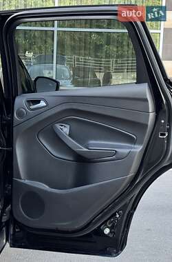 Внедорожник / Кроссовер Ford Escape 2016 в 