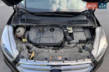 Внедорожник / Кроссовер Ford Escape 2016 в 