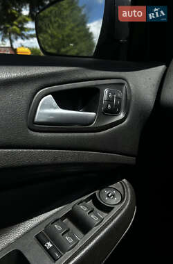 Внедорожник / Кроссовер Ford Escape 2014 в 