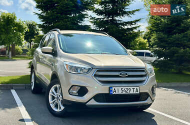 Внедорожник / Кроссовер Ford Escape 2018 в 