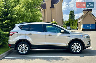 Внедорожник / Кроссовер Ford Escape 2018 в 