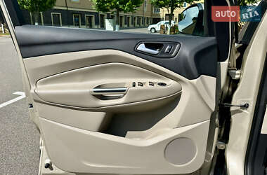Внедорожник / Кроссовер Ford Escape 2018 в 