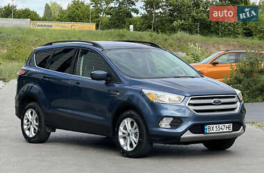 Внедорожник / Кроссовер Ford Escape 2017 в Хмельницком