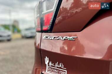 Внедорожник / Кроссовер Ford Escape 2018 в 