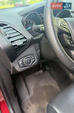 Внедорожник / Кроссовер Ford Escape 2019 в 