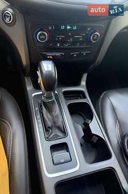 Внедорожник / Кроссовер Ford Escape 2019 в 