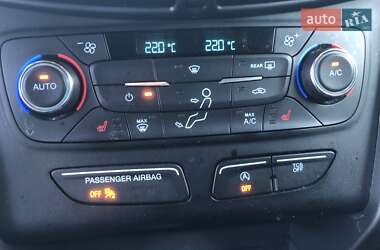 Внедорожник / Кроссовер Ford Escape 2016 в 
