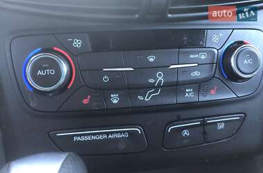 Внедорожник / Кроссовер Ford Escape 2016 в 