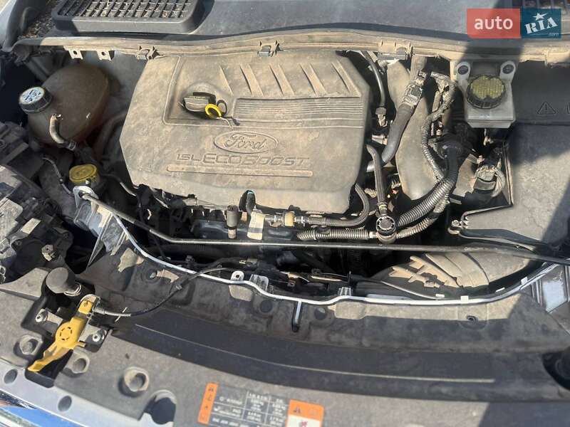 Внедорожник / Кроссовер Ford Escape 2016 в Полтаве