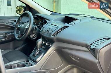 Внедорожник / Кроссовер Ford Escape 2016 в 