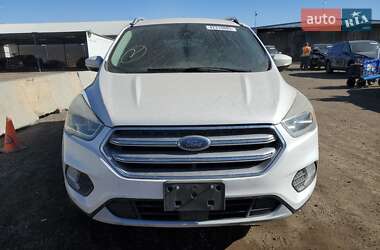 Внедорожник / Кроссовер Ford Escape 2017 в 